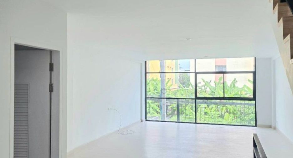 À vendre 2 chambres maison de ville à Mueang Samut Prakan, Samut Prakan
