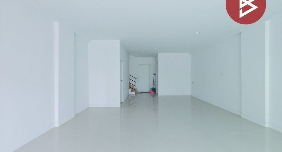 À vendre 2 chambres maison de ville à Mueang Samut Prakan, Samut Prakan