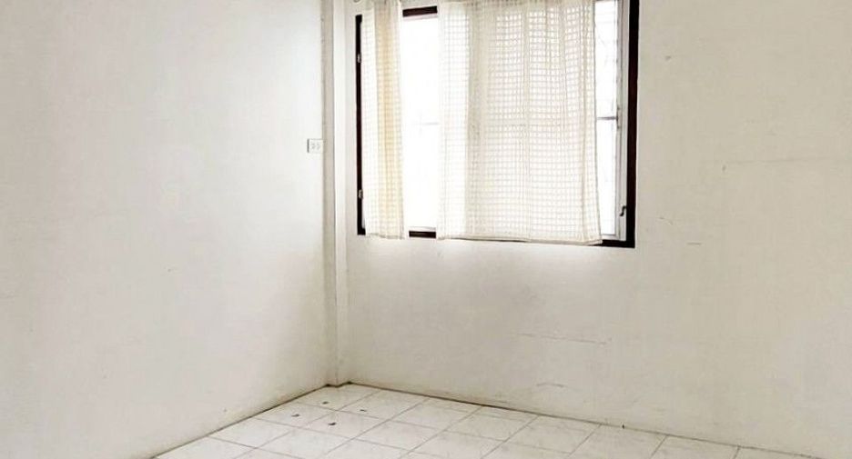 À vendre 2 chambres maison de ville à Mueang Samut Prakan, Samut Prakan