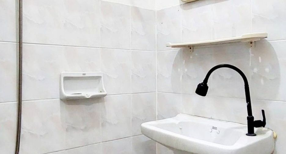 À vendre 2 chambres maison de ville à Mueang Samut Prakan, Samut Prakan