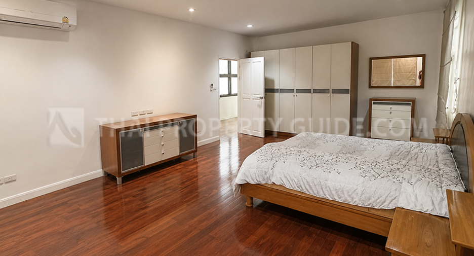 For rent 4 bedrooms house in Yan Nawa, Bangkok
