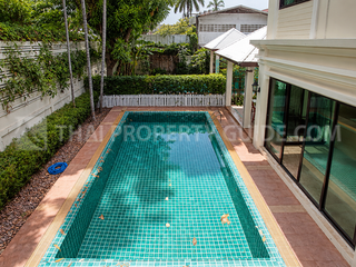 For rent 4 bedrooms house in Yan Nawa, Bangkok