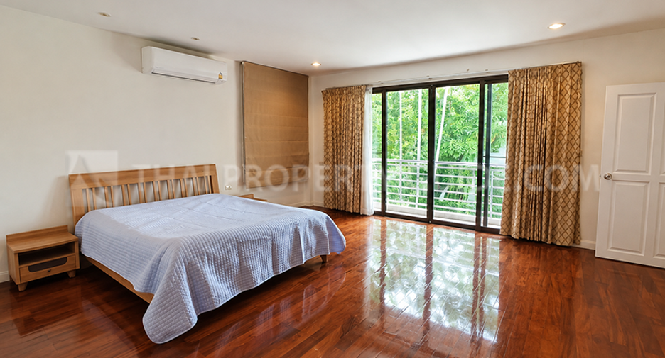 For rent 4 bedrooms house in Yan Nawa, Bangkok