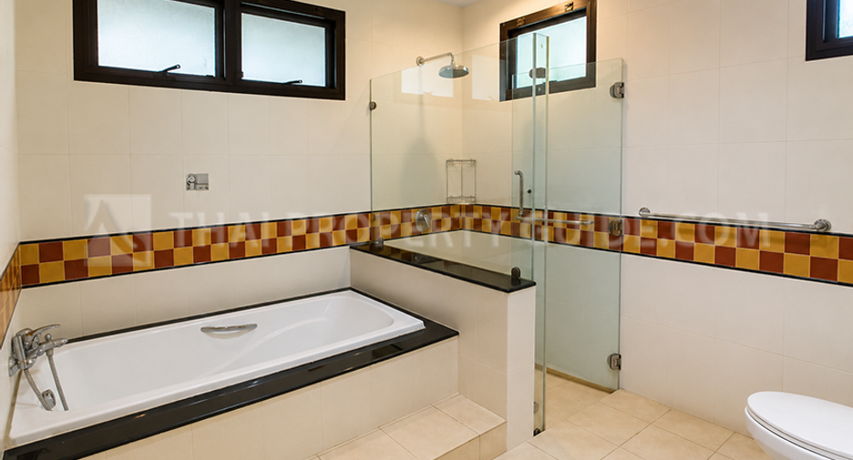 For rent 4 bedrooms house in Yan Nawa, Bangkok