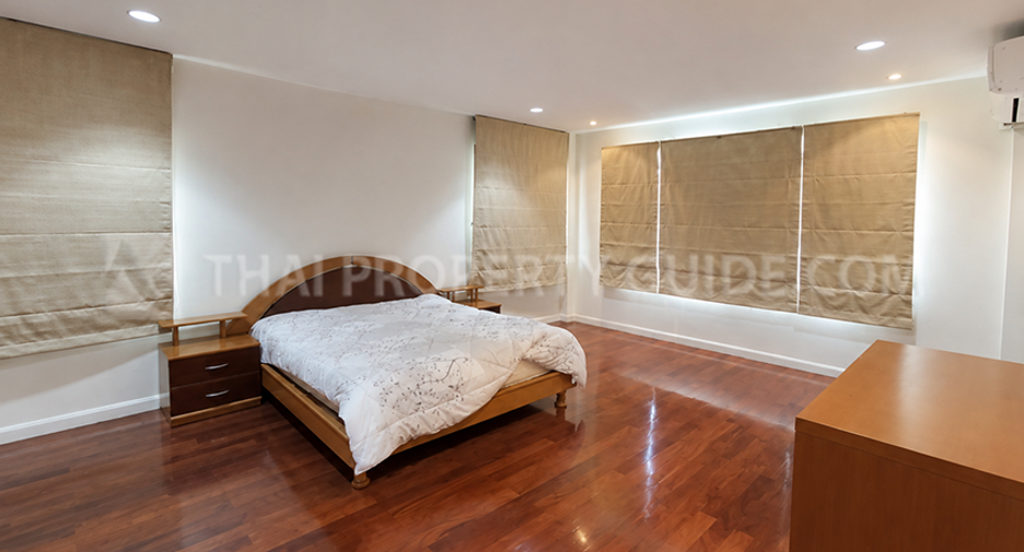 For rent 4 bedrooms house in Yan Nawa, Bangkok