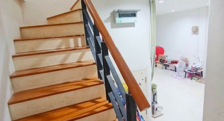 Продажа 3 спальни таунхаус в Mueang Chachoengsao, Чаченгсау