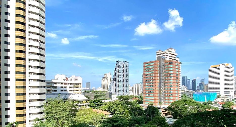 For rent 2 bedrooms condo in Khlong Toei, Bangkok