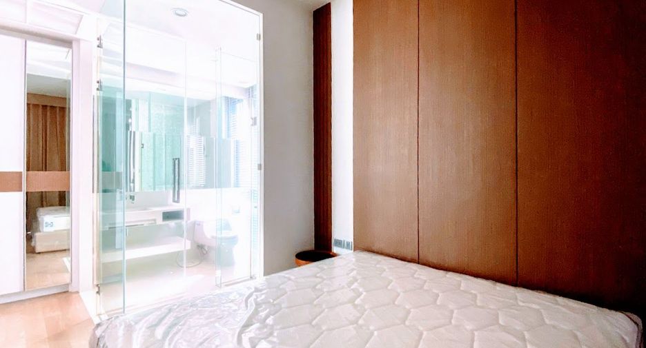 For rent 2 bedrooms condo in Khlong Toei, Bangkok