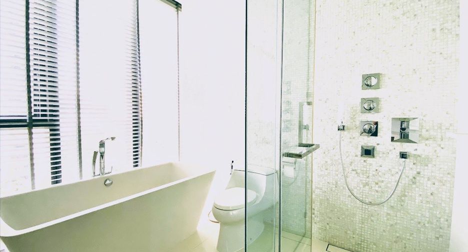 For rent 2 bedrooms condo in Khlong Toei, Bangkok