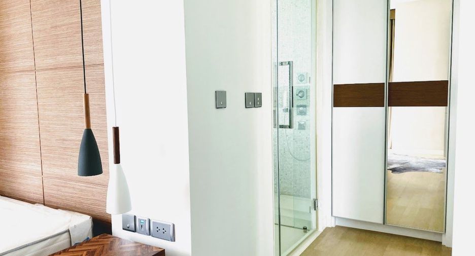 For rent 2 bedrooms condo in Khlong Toei, Bangkok