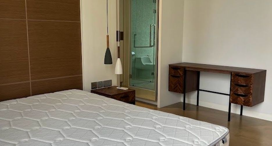 For rent 2 bedrooms condo in Khlong Toei, Bangkok
