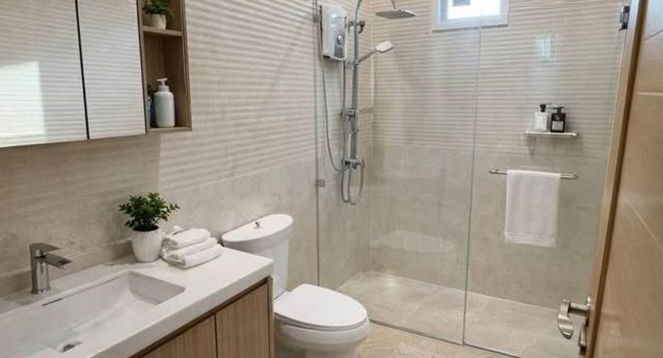 For sale 5 bedrooms house in Mueang Chiang Mai, Chiang Mai