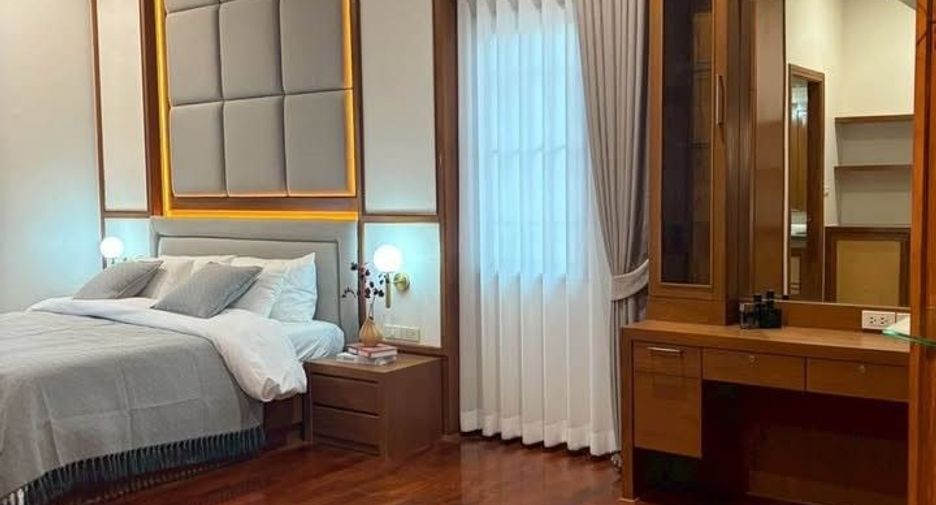 For sale 5 bedrooms house in Mueang Chiang Mai, Chiang Mai
