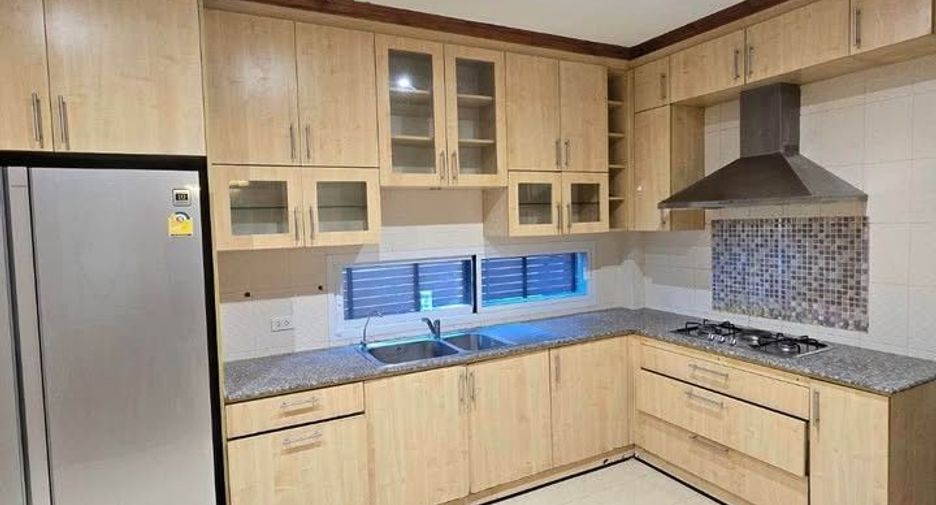 For sale 5 bedrooms house in Mueang Chiang Mai, Chiang Mai