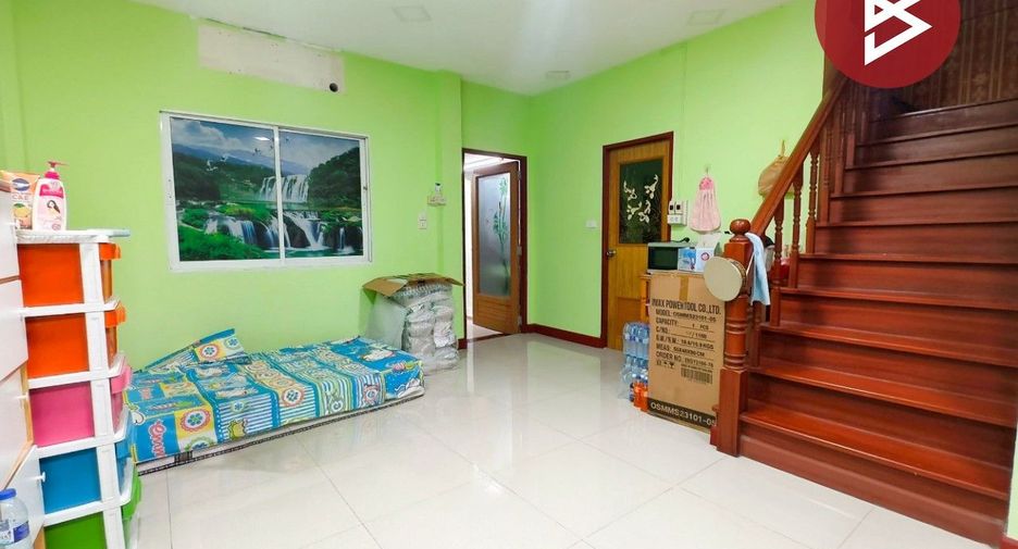 For sale 3 bedrooms townhouse in Krathum Baen, Samut Sakhon