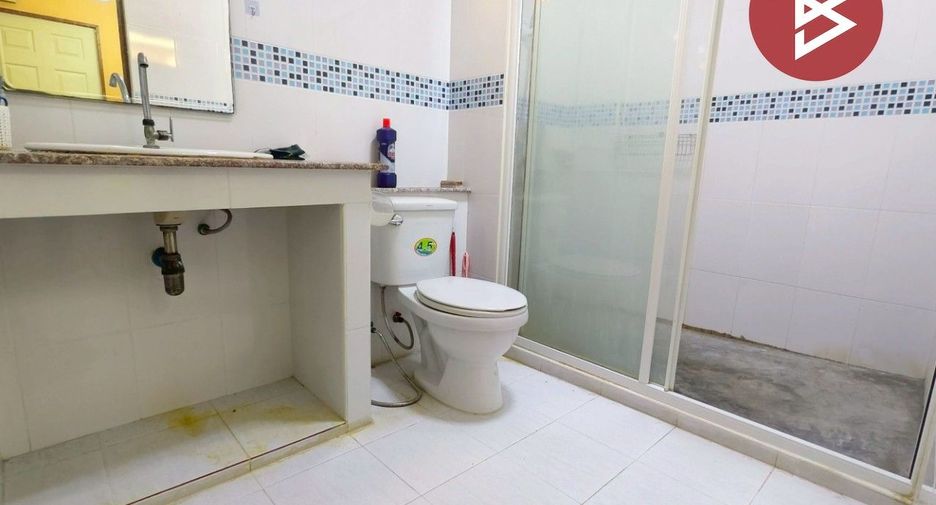 For sale 3 bedrooms townhouse in Krathum Baen, Samut Sakhon
