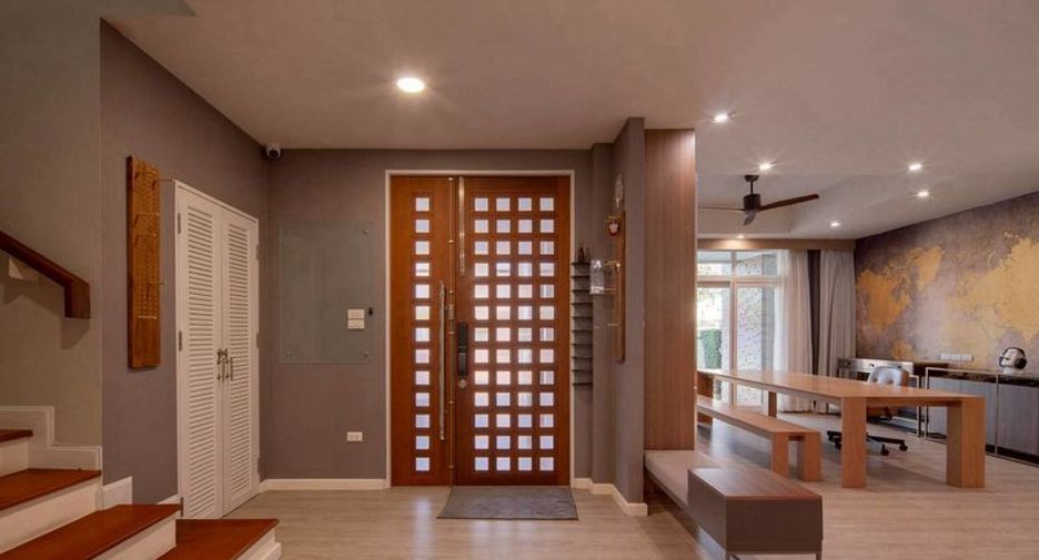 À vendre 5 chambres maison à Si Racha, Chonburi