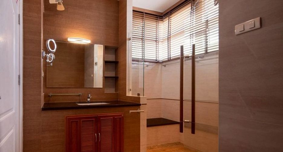À vendre 5 chambres maison à Si Racha, Chonburi