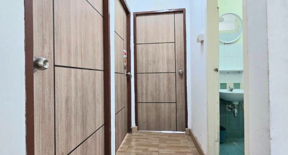 Casa adosada en venta de 3 habitaciones en Mueang Samut Prakan, Samut Prakan