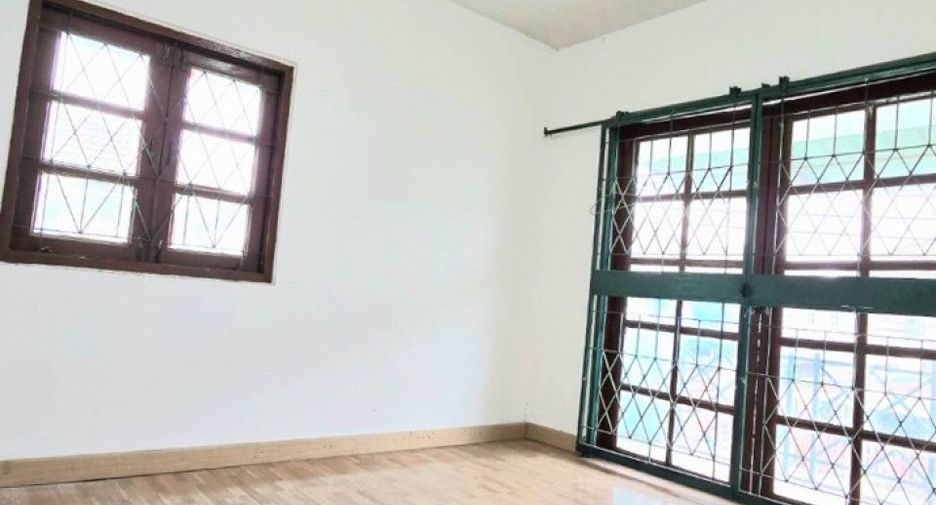 Casa adosada en venta de 3 habitaciones en Mueang Samut Prakan, Samut Prakan
