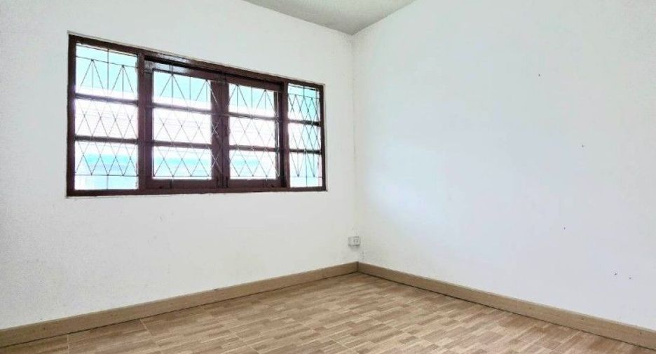 Casa adosada en venta de 3 habitaciones en Mueang Samut Prakan, Samut Prakan