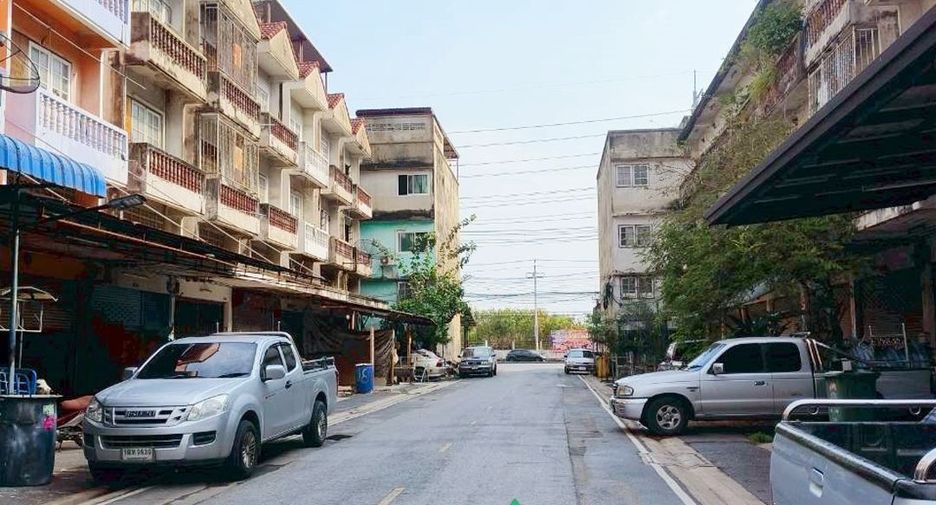 For sale 3 bedrooms retail Space in Bang Bua Thong, Nonthaburi