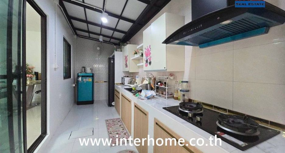 For sale 3 bedrooms townhouse in Khlong Luang, Pathum Thani