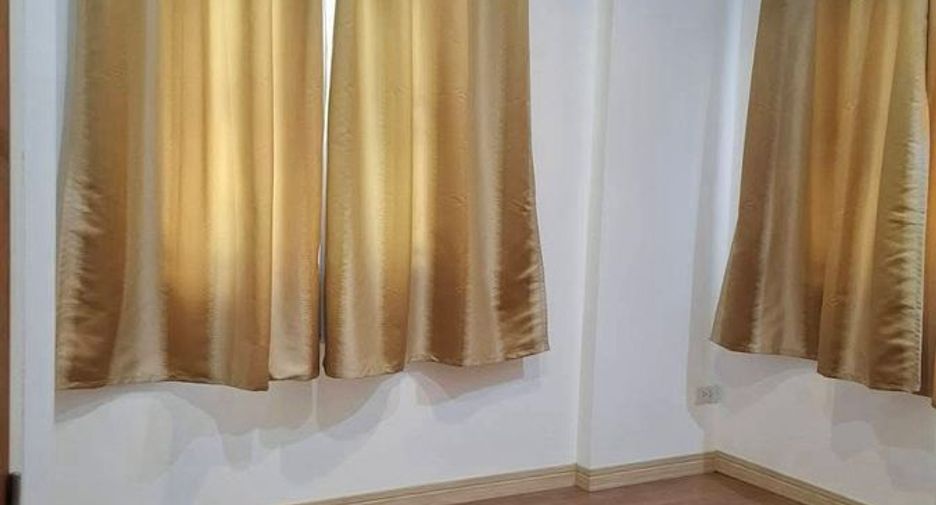 Haus zur Miete mit 4 Zimmer in Si Racha, Chonburi
