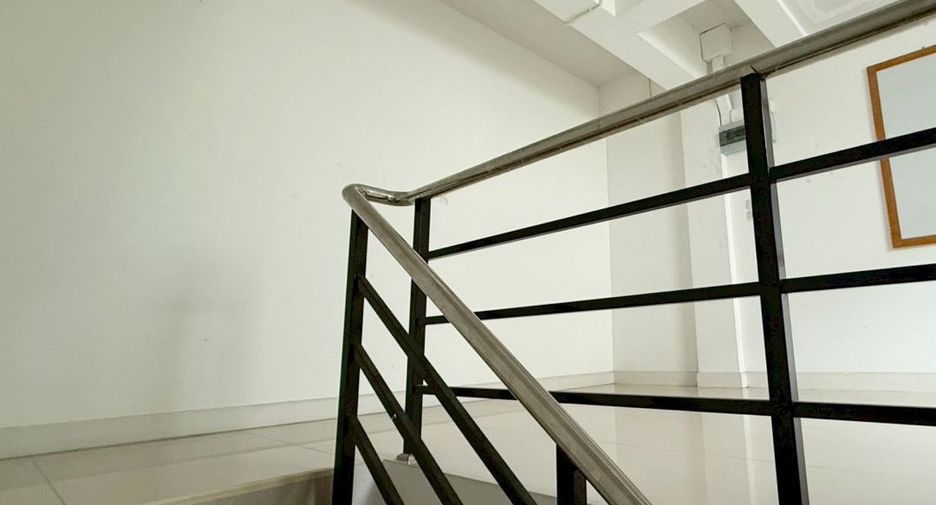 Casa adosada en alquiler y en venta de 3 habitaciones en Bang Khae, Bangkok