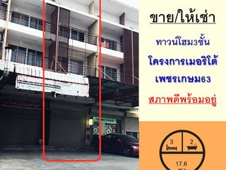 Casa adosada en alquiler y en venta de 3 habitaciones en Bang Khae, Bangkok