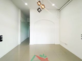 Casa adosada en alquiler y en venta de 3 habitaciones en Bang Khae, Bangkok