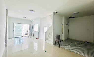 Casa adosada en venta de 3 habitaciones en Thalang, Phuket