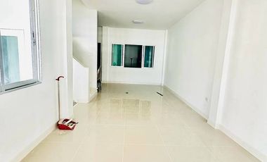Casa adosada en venta de 3 habitaciones en Thalang, Phuket