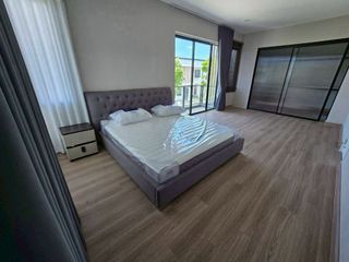 Casa en alquiler de 4 habitaciones en Lat Krabang, Bangkok