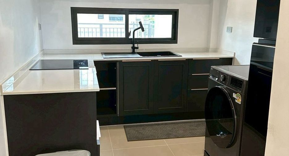 Casa en alquiler de 4 habitaciones en Lat Krabang, Bangkok