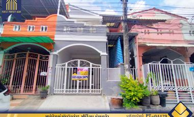 Casa adosada en venta de 2 habitaciones en Lat Krabang, Bangkok
