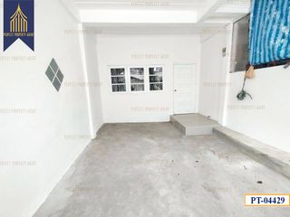 出售 2 卧室 联排别墅 在 Lat Krabang, 曼谷