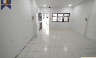 Casa adosada en venta de 2 habitaciones en Lat Krabang, Bangkok