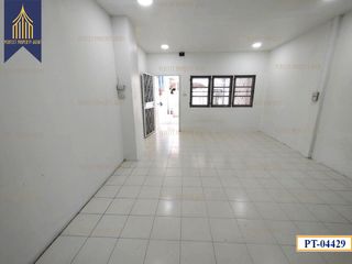 出售 2 卧室 联排别墅 在 Lat Krabang, 曼谷