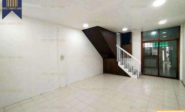 Casa adosada en venta de 2 habitaciones en Lat Krabang, Bangkok