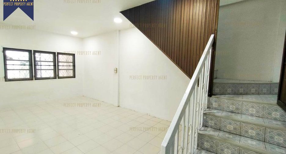 Casa adosada en venta de 2 habitaciones en Lat Krabang, Bangkok
