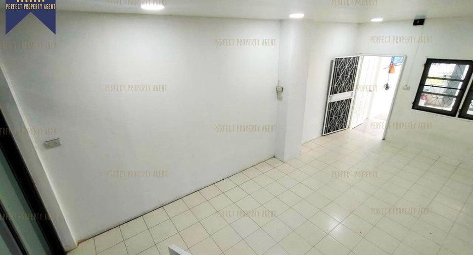 Casa adosada en venta de 2 habitaciones en Lat Krabang, Bangkok