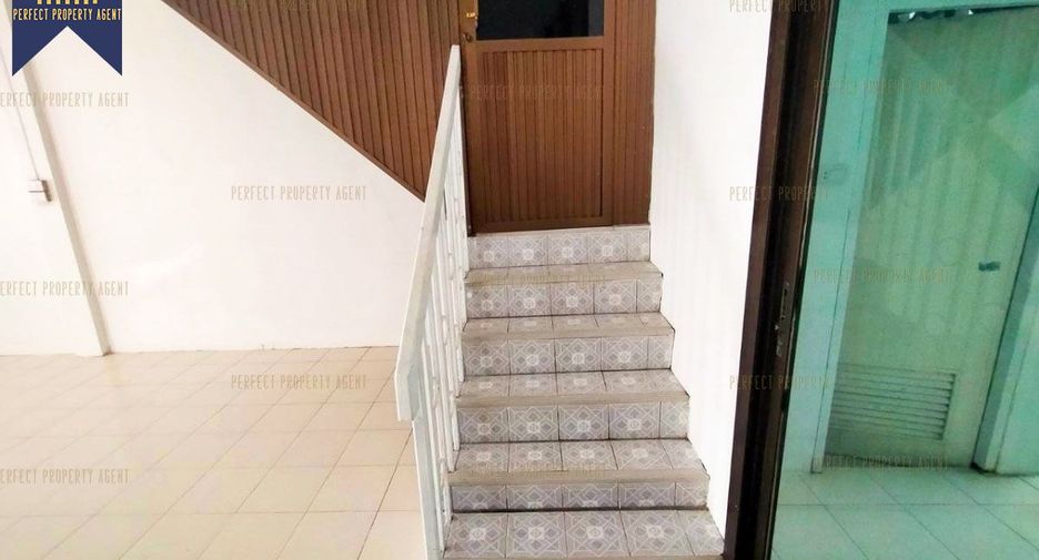 Casa adosada en venta de 2 habitaciones en Lat Krabang, Bangkok