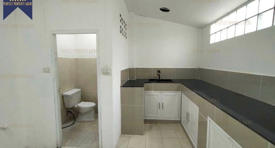 Casa adosada en venta de 2 habitaciones en Lat Krabang, Bangkok