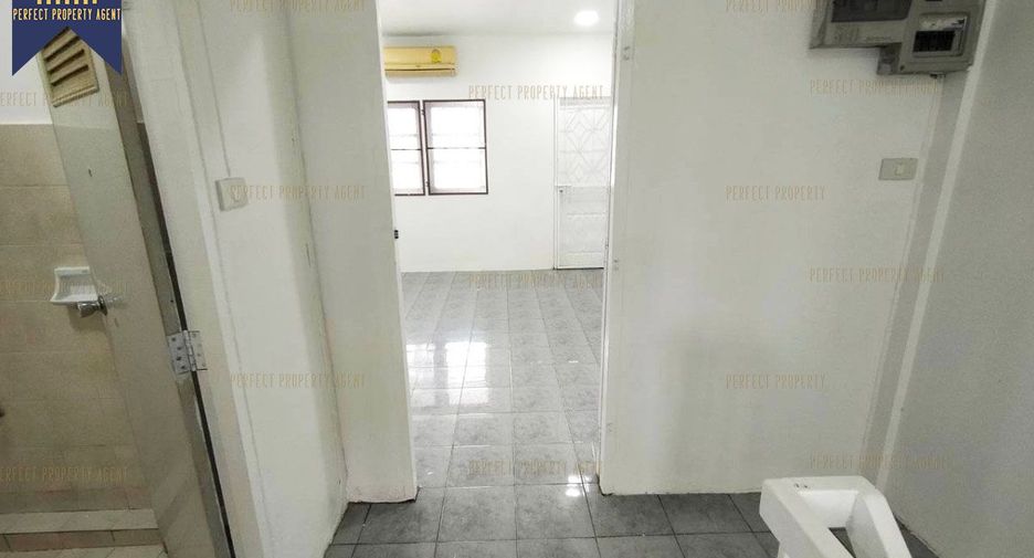 Casa adosada en venta de 2 habitaciones en Lat Krabang, Bangkok