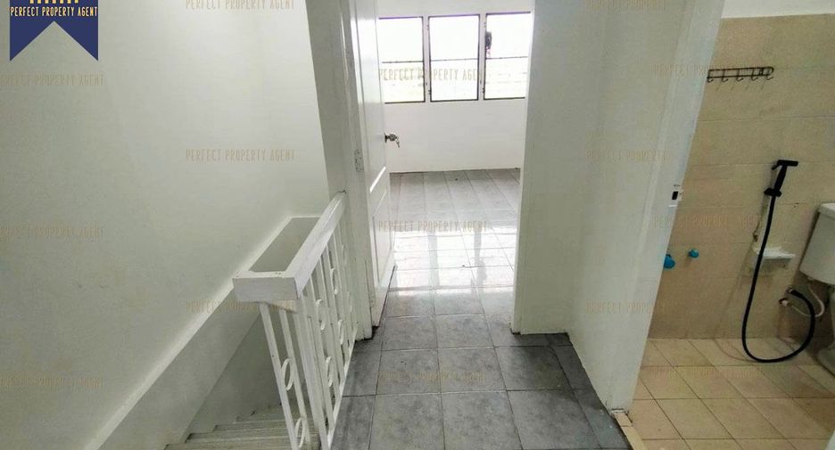 Casa adosada en venta de 2 habitaciones en Lat Krabang, Bangkok