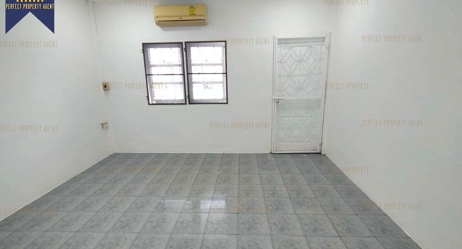 Casa adosada en venta de 2 habitaciones en Lat Krabang, Bangkok