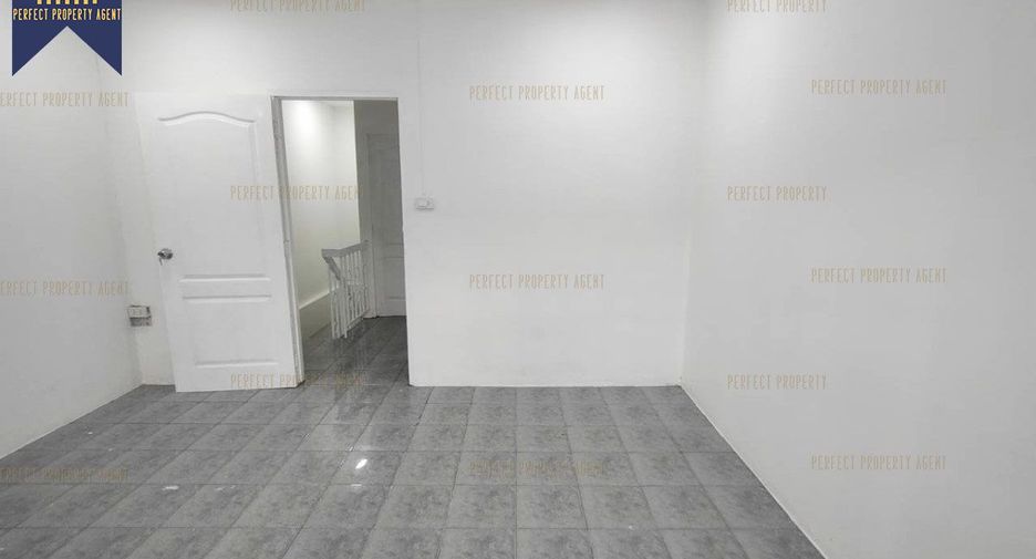 Casa adosada en venta de 2 habitaciones en Lat Krabang, Bangkok
