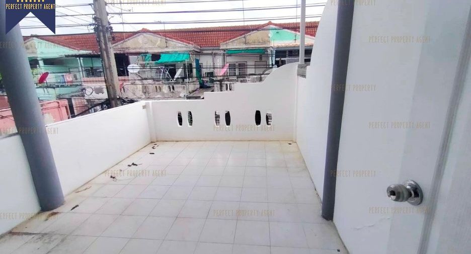 Casa adosada en venta de 2 habitaciones en Lat Krabang, Bangkok