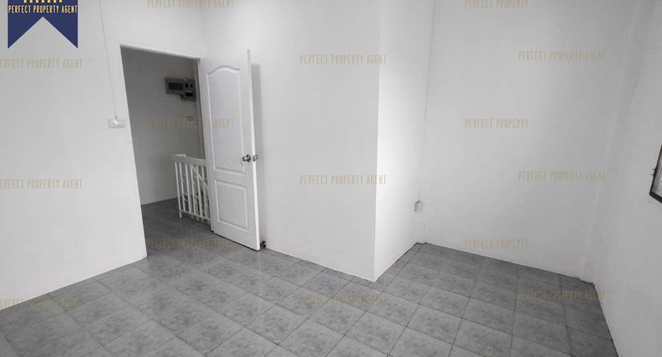 Casa adosada en venta de 2 habitaciones en Lat Krabang, Bangkok